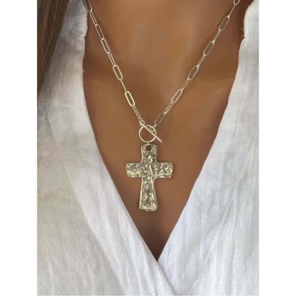 🩶 Hammered Cross Pendant Toggle Clasp Necklace - Silver Tone Paperclip Chain 🩶 - Picture 5 of 9